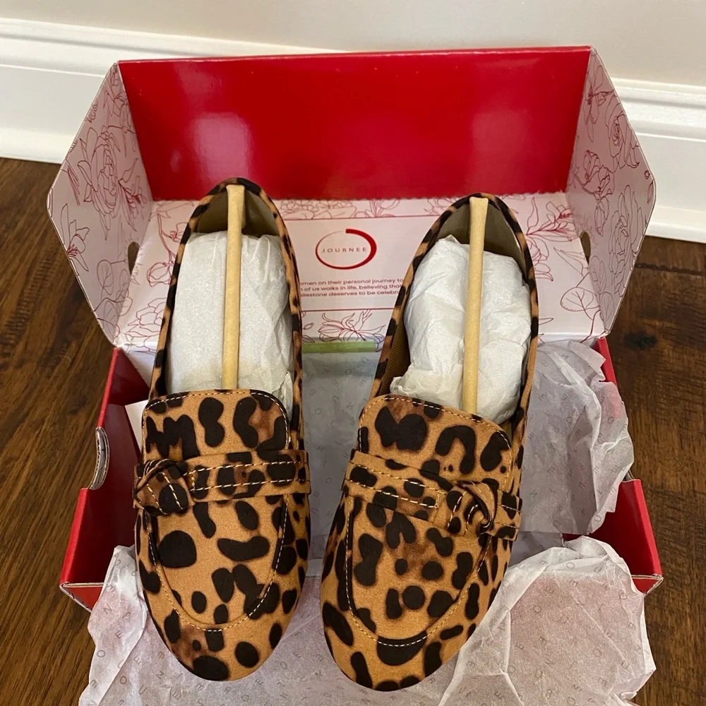 Journee Collection Marci Loafer - Picture 4 of 5